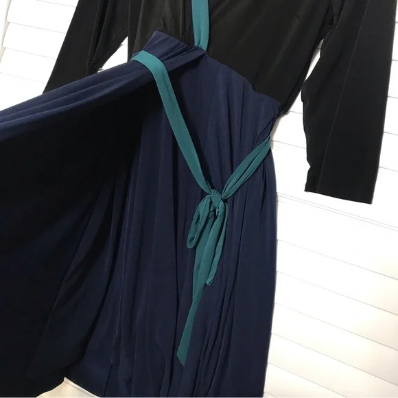 Torrid Navy Color Block Studio Knit Surplice Above Knee Wrap Dress Size US 1X - Picture 4 of 10